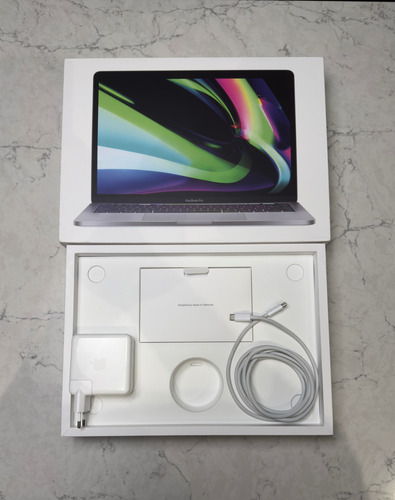 Macbook Pro 13-inch M2 2022 Touch Bar 8-gb 256-ssd (Usado)