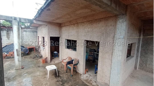  Casa En Obra Gris Con Amplio Terreno Y Gran Potencial Para Construir Locales Comerciales , El Conjunto Cuenta Con Pozo Profundo,