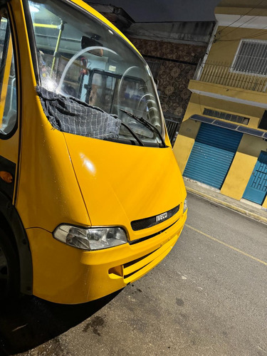 Micro Onibus Escolar Iveco Euro 3 Com  24 Lugares E Bancada.