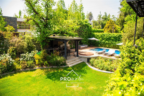 Casa En Arriendo De 5 Dorm. En Las Condes