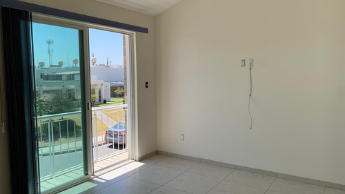 Casa En Renta En Circuito Privado En Fracc. Monterreal, Santa Barbara, Villa De Pozos