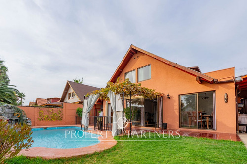 Venta De Casa Con Excelente Ubicación Y Conexión A...