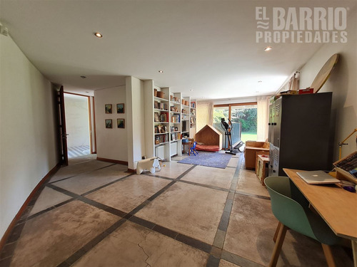 Casa En Venta De 4 Dorm. En Chicureo Poniente