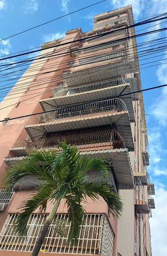 Apartamento De 130m2 A Una Cuadra De La Maestranza En Maracay