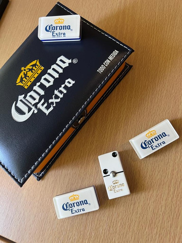 Domino Corona Extra Fondo Blanco + Cubilete Modelo Especial