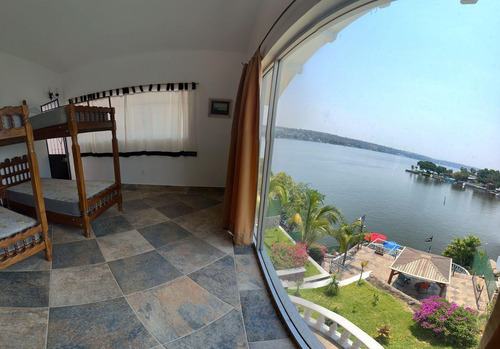 Casa A Orilla Del Lago De Tequesquitengo