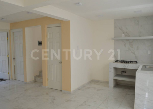 Se Vende Casa Duplex En Tizapan San Angel. A Una Cuadras De Plaza Loreto.