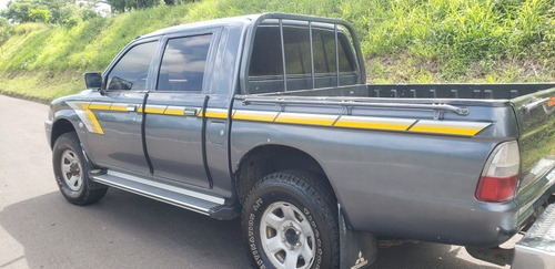Imagen 2 de 10 de Mitsubishi L200 4x4 Doble Cabina