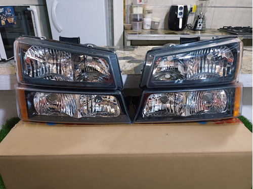 Faros Chevrolet Cheyenne Silverado Fondo Negro 2004-2006