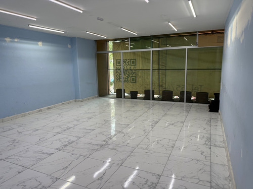 Ofinas Cerca De Av. Insurgentes Entre Metro Chilpancingo Y Metro Insurgentes