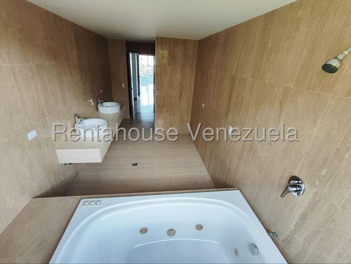 Apartamento Piso Alto Multinivel 680 M² 4h, 8b, 4p, Residencias Bosque Los Chorros Con Pozo De Agua Planta Eléctrica En Calle Cerrada En Venta En Los Chorros Avenida Principal De Los Chorros Caracas
