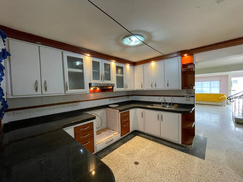 Inzitu Realtors Vende Casa En Venta En Urb. Parqueserino, San Diego Km