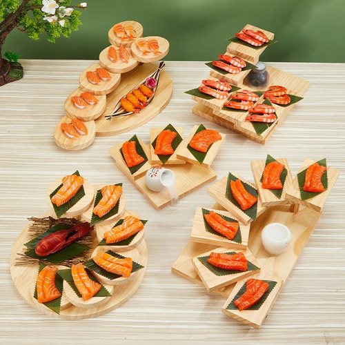 Sushi De Madera Sirviendo La Bandeja De La Bandeja Redondo
