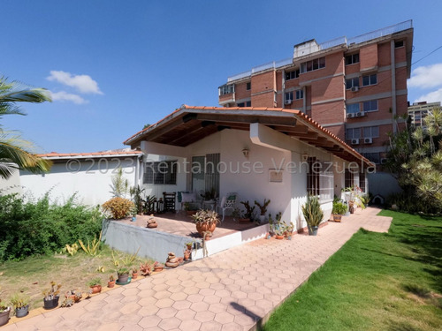 *jl/bella Casa De Amplios Espacios Y Otros Beneficios En Venta. Colinas Sta. Rosa Barquisimeto Lara, Venezuela/ Jose Lopez/ # 24-9689 / 757 M²