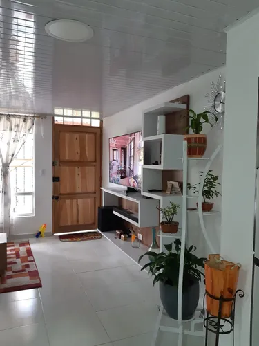 Linda Casa Dúplex Con Vista A Las Montañas Mientras Te Tomas Un Rico Café.