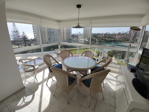 Imagen 5 de 10 de Apartamento De 3 Dormitorios, Con Excelente Vista A La Playa Mansa, Full Amenities. - Punta Del Este Mansa