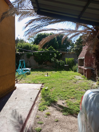 Casa Única En Su Estilo, Espacios Verdes Disfrutables En Gran Terreno, A Metros De Rivera. Se Vende Con Renta.