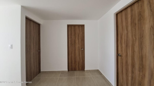Casa En Venta En El Refugio Querétaro. Sr