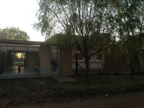 Casa 5 Ambientes, 2 Baños Y Pileta