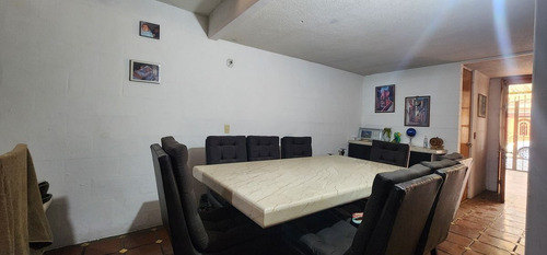 Casa De 3 Pisos Con Baño En Planta Baja Y Espacios Generosos En Villa Santin