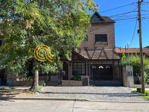 Arvas Vende Casa En Martínez - 4 Dorm - Con Jardín Y Pileta