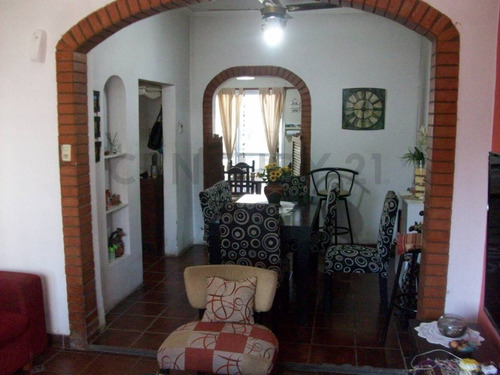 Imagen 2 de 30 de Venta Casa Multifamiliar 3 Dormitorios Garage Patio Parrilla Luminoso