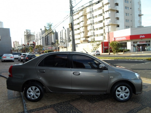 Imagem 5 de 10 de Toyota Etios Sedan Xs 1.5 Mec