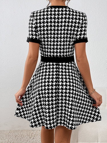 Vestido Con Estampado De Pata De Gallo Con Botón Delantero