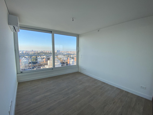 Alquiler De Apartamento De 3 Dormitorios Y Garage, Piso Alto. Edificio Joy Montevideo!