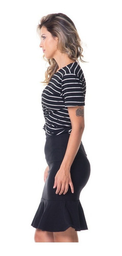 Imagem 2 de 3 de Blusa T-shirt Feminina Listrada Manga Curta