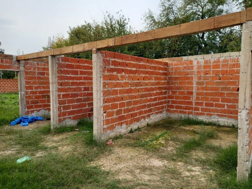 Imagen 7 de 8 de Amplio Lote Con Casa A Terminar, A 4 Cuadras De Ruta 16, Longchamps En Venta!!