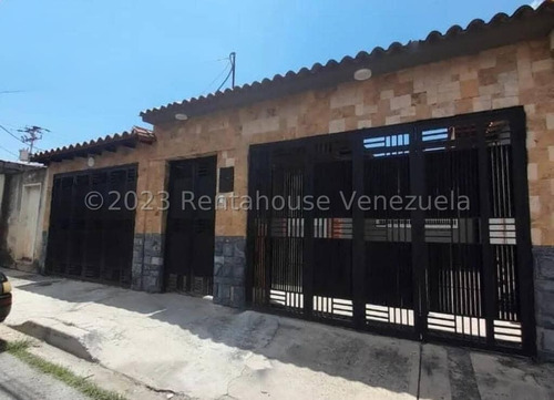 Jip Mls# 24-11773. Venta De Hermosa Casa De 162 Mts2, 3 Hab, 2 Baños, 3 P/e, Con Cocina Concepto Abierto, Con  Elegantes Diseños En Sus Paredes, Pozo Propio. Urb. Villas De Aragua Al Este De Maracay.