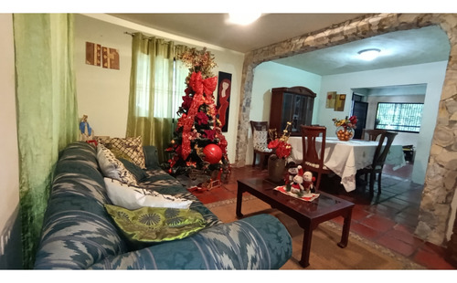 Vende Casa En El Sector El Cucharito. V22-018scu-yceg