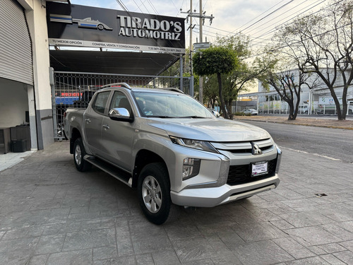 Mitsubishi L200 2.4 Cabina Doble 4x2 Mt