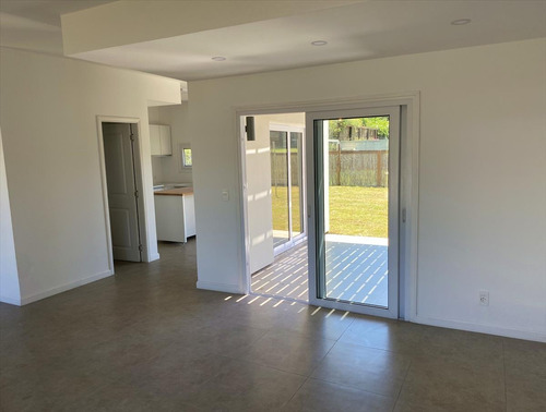 Venta! Casa De 3 Dormitorios A Una Cuadra De Playa Mansa.