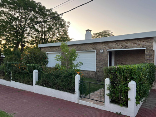 Alquilo Piriapolis Casa Nuevita En Pleno Centro A 4 De La Playa 2 Dormitoriso Amplios Aire Cocina Completa Parrillero Garague Totalmente Cerrado Hermozo Jardin Y Verde Totalmente Equipada Para 6 Perso