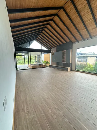 Casa En Venta En Llanogrande. Cod V12575