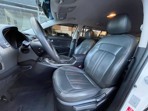 Imagem 10 de 13 de Kia Sportage 2.0 Lx 4x2 16v Flex 4p Automático
