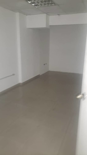 Imagen 10 de 14 de Oficina En Urb. Las Quintas, C.c Cristal - Naguanagua