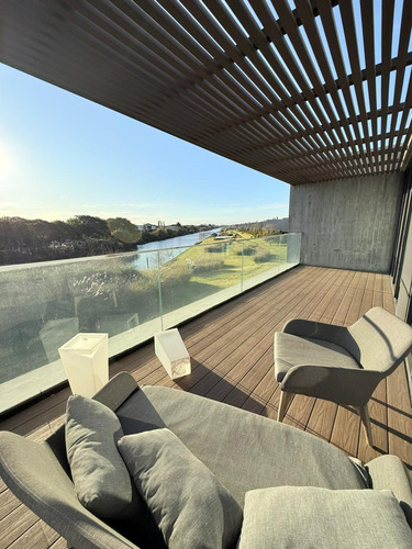 ¡imponente Housing Tipo Casa, Con La Comodidad De Un Depto!