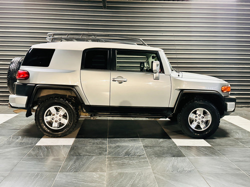 Toyota Fj Cruiser 3p Premium Aa Ee Ra Abs 4x4 At