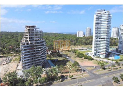 Imagen 24 de 30 de En Exclusividad Departamento De Metraje De 2 Dormitorios Transformado En Loft Roosevelt, Punta Del Este Piso Alto Con Vista Al Mar!