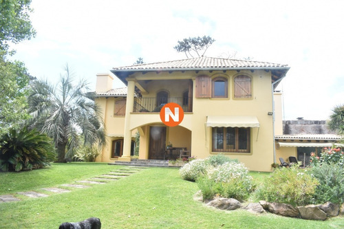Casa A La Venta En Punta Del Este, Zona Paradas- Ref: 214367