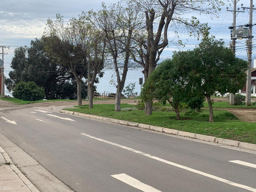 A Pasos De La Playa Y Frente A Una Plaza
