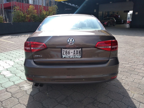 Imagen 6 de 13 de Volkswagen Jetta 2015 2.5 Trendline At