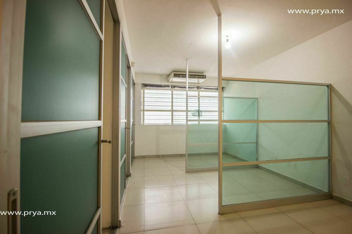 Oficina A Puerta Cerrada En Renta En Vallarta Norte, Guadala