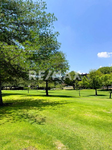 Venta En El Campanario Residencial Y Golf: Seguridad, Lujo Y Comodidad