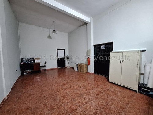 Gran Local Comercial Con Deposito En Venta En Av Bolivar De Maracay Db 24-17385