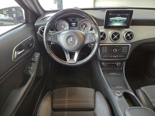 Mercedes-Benz GLA 200 1.6 CGI ENDURO 16V TURBO FLEX 4P AUTOMÁTICO
