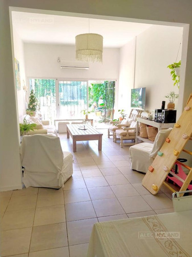 Casa 5 Ambientes En Venta - Mart.-vias/santa Fe